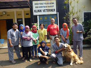 Un-official farewell pict with Golden Retrever "Max" and police Vet.