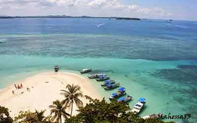 8 Pantai Wisata Tanjung Pandan Belitung Paling Populer