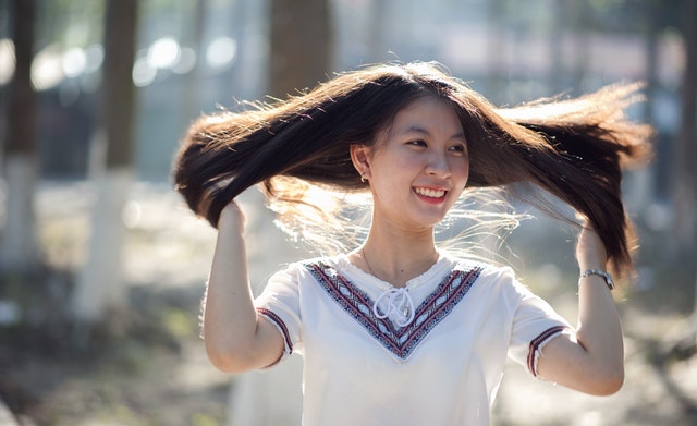 cara alami obati kutu rambut