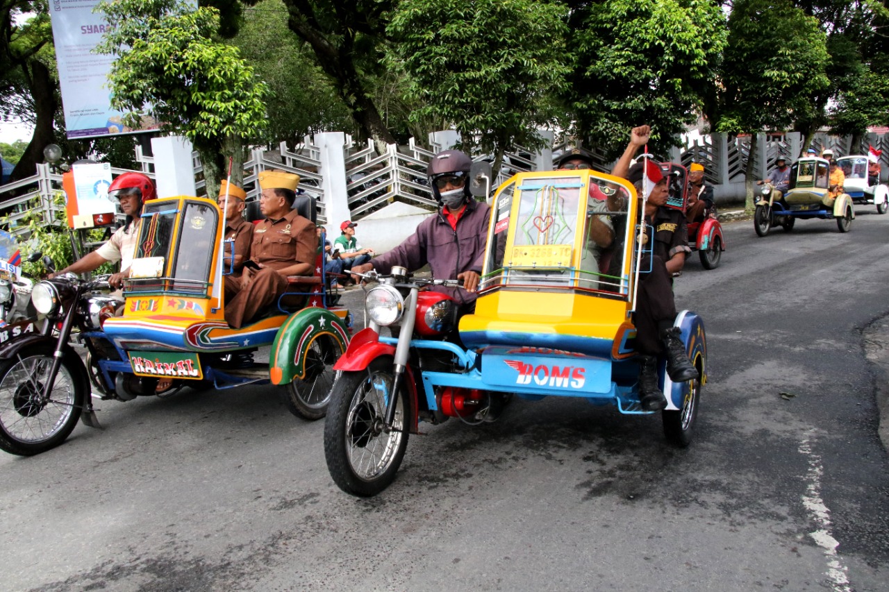 Hari Pahlawanke-77, Walikota Siantar Ajak Veteran Naik Becak BSA 