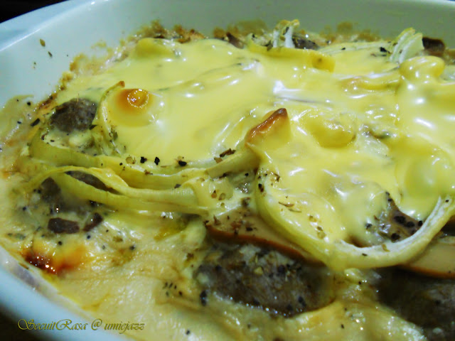 Secuit Rasa: MEATBALL WITH BECHAMEL SAUSE