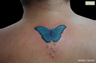 Borboleta tatuada na costas