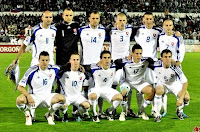 Selección de ESLOVAQUIA - Temporada 2009-10 - Robert Vittek, Jan Mucha, Martin Jakubko, Martin Skrtel, Zdeno Strba e Vladimir Weiss (em pé); Jan Durica, Miroslav Stoch, Peter Pekarik, Marek Hamsik e Radoslav Zabavnik - SELECCIÓN DE ESLOVAQUIA 0 SELECCIÓN DE ESLOVENIA 2 (Valter Birsa, Nejc Pecnic) - 10/10/2009 - Campeonato del Mundo de Sudáfrica 2010, fase de clasificación - Bratislava, Eslovaquia, Tehelne Pole Stadium - La Selección Eslovaca, a pesar de perder este partido, hizo historia al clasificarse por primera vez para un Mundial