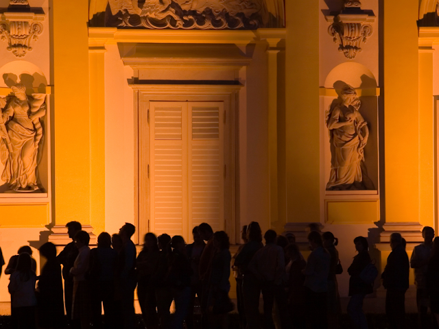 Schematic diagram of troubles encountered in traditional ticket purchase