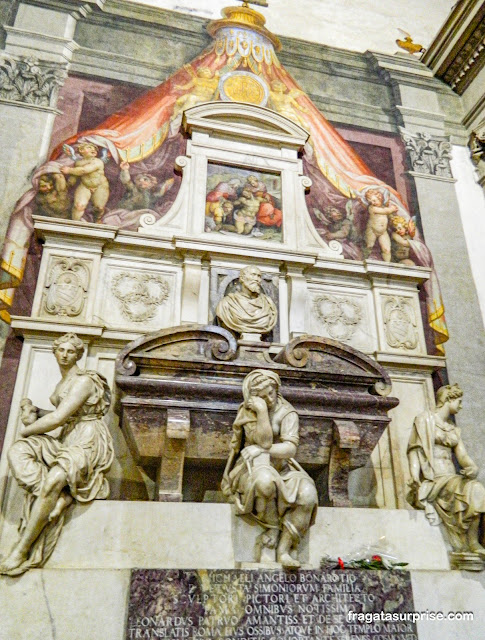 Túmulo de Michelangelo na Basílica de Santa Croce em Florença