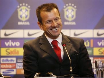 Dunga convoca seleção para amistosos contra França e Chile, este mês