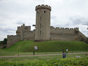 Upon leaving Stratford, we went to Warwick Castle. (warwick castle)