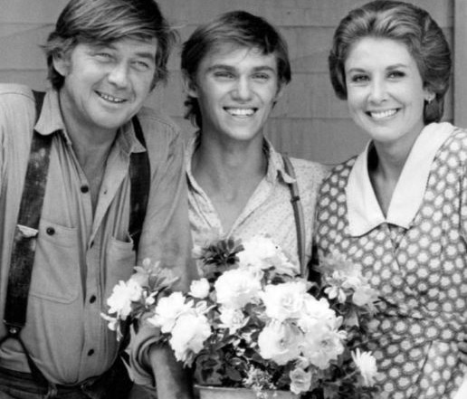 Image: Publicity photo of Ralph Waite (John Walton, Sr.), Richard Thomas (John Boy), and Michael Learned (Olivia Walton) from the television program The Waltons, by CBS Television on Wikimedia.org