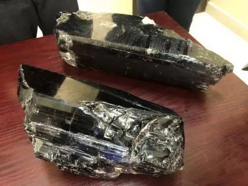 Temukan 15 Kg Batu Mulia Langka, Penambang Kecil Mendadak Jadi Miliarder
