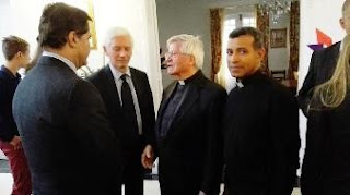 Padre Diego, Padre Edgardo, Salvador avec M. L’Ambassadeur