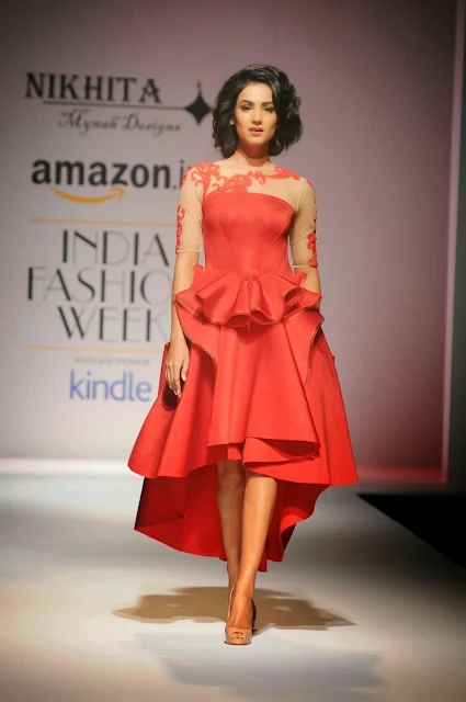 Sonal Chauhan Looks Super Sexy In Red Dress As She Walks Ramp For Nikhita At Amazon India Fashion Week 2015