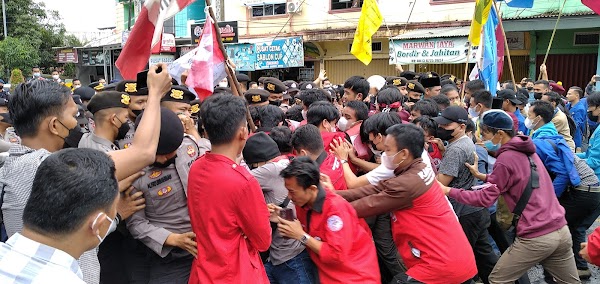 Jokowi Kunjungi Jambi, Mahasiswa Demo Tolak 3 Periode