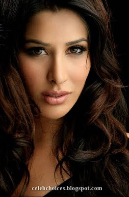  Sophie Choudhry Sizzling sexy Photo Shoot 