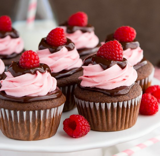 RASPBERRY CHOCOLATE CUPCAKES #dessert #cakes