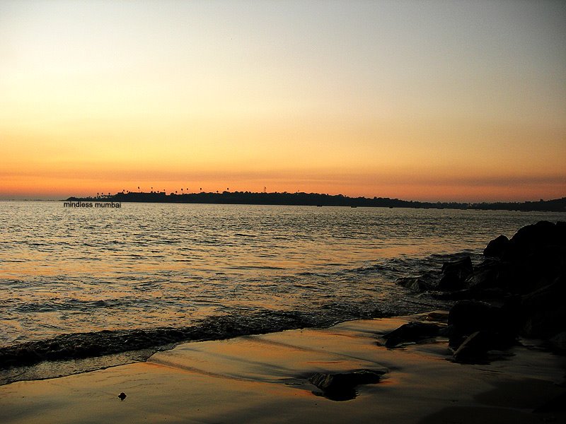 versova beach sunset by kunal bhatia