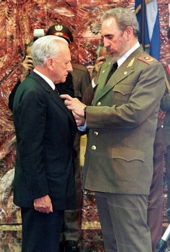 Cuba President Fidel Castro decorates the Grand Master of the Order of Malta, Prince Fra Andrew Bertie, with the order of Jose Marti in Havana