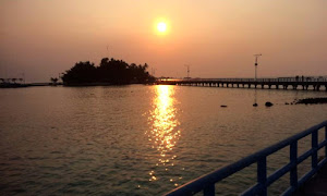 pemandangan sunrise di jembatan cinta pulau tidung