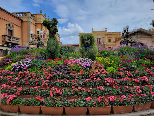 Lady and the Tramp Topiaries Epcot Walt Disney World Flower and Garden Festival