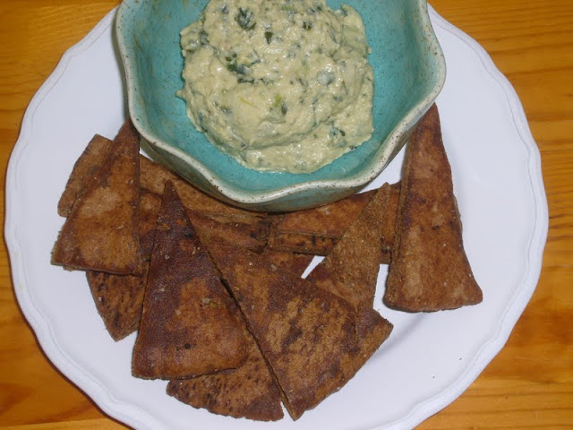 Baked Whole Wheat Garlic Pita Chips