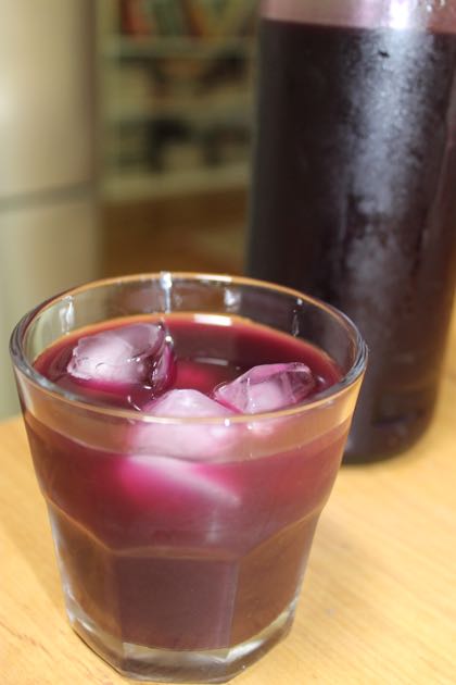 Making elderberry drinks