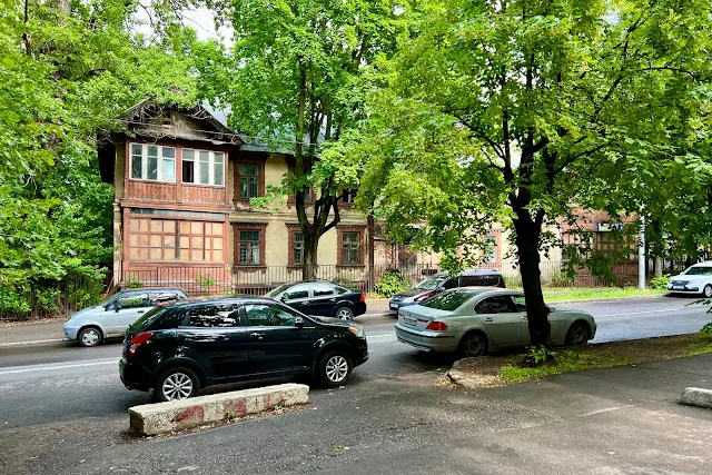 Тимирязевский проезд, Тимирязевская академия, бывший жилой дом профессуры Петровской академии – Метеостанция А. А. Фадеева (здание построено в 1874 году)