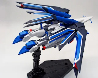 REVIEW Bandai HGCE 1/144 STTS-909 Rising Freedom Gundam