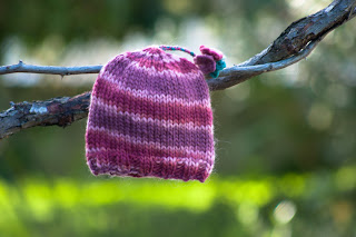 alt="knitting, free knitting pattern, tricot, gorro, instruções passo a passo, karma rosários4, hat"