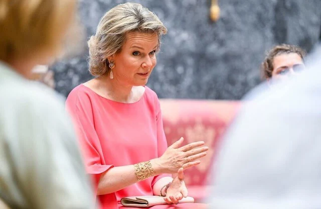 Queen Mathilde wore a fuchsia silk cape dress by Natan. Christine Bekaert gold flower bracelet, diamond drop earrings