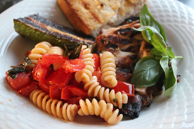 Grilled balsamic chicken with fusilli with raw tomato sauce