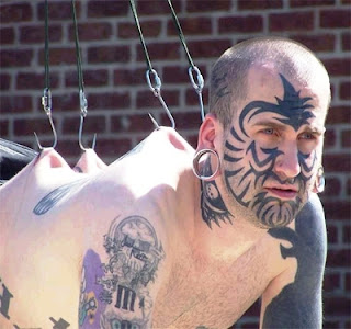 http://allaboutbodyart.blogspot.com/ - Body_hanging_chest_suspension_body_suspension_face_tattoo_extreme_piercing 