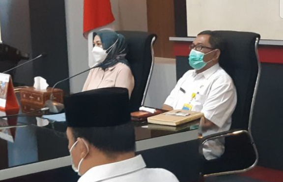 Sekretaris Pemda Lobar bersama Ibu Ketua DPRD Lombok Barat