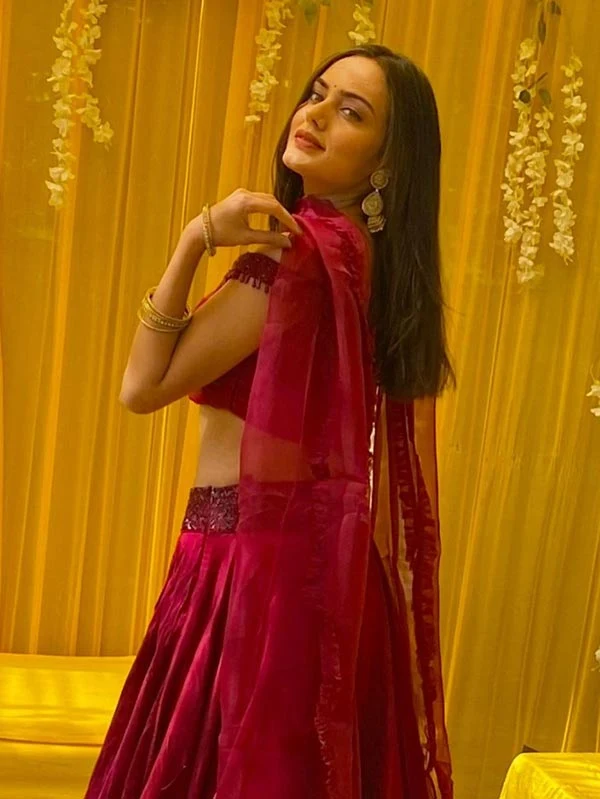 himanshi parashar saree teri meri doriyaann saahiba