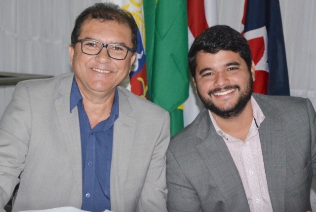 O então secretário de Educação Geraldo Trindade (PSC) e o prefeito de Itapetinga Rodrigo Hagge (MDB).