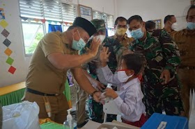 Sekda Muaro Jambi Budhi Hartono Tinjau pelaksanaan Vaksinasi anak