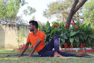 Meru vakrasana, Spinal twist