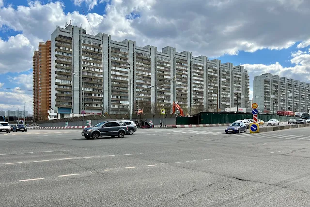 Ленинский проспект, улица Новаторов, жилой дом 1981 года постройки, строительная площадка станции метро Новаторская Троицкой линии