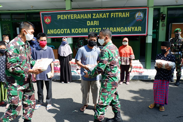 KodimKaranganyar – Ramadhan Kodim 0727 Karanganyar Bagikan Zakat Fitrah