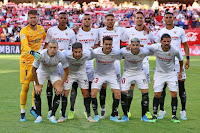 SEVILLA F. C. Temporada 2019-20. Vaclik, Fernando, Joan Jordan, Carriço, Luuk De Jong y Diego Carlos. Ocampos, Jesús Navas, Reguilón, Banega y Nolito. GRANADA C. F. 0 SEVILLA F. C. 1. 23/08/2019. Campeonato de Liga de 1ª División, jornada 2. Granada, España, estadio Nuevo Los Cármenes (15.489 espectadores). GOLES: 0-1: Joan Jordán (52’). ALINEACIÓN: Vaclik; Jesús Navas, Diego Carlos, Carriço, Reguilón (Sergio Escudero 18’); Fernando, Joan Jordán (Franco Vázquez 86’), Banega (Gudelj 62’); Ocampos, Nolito y De Jong; entrenador: Julen Lopetegui.