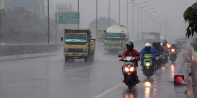 Operator Bus Tentang Ihwal Motor Masuk Tol