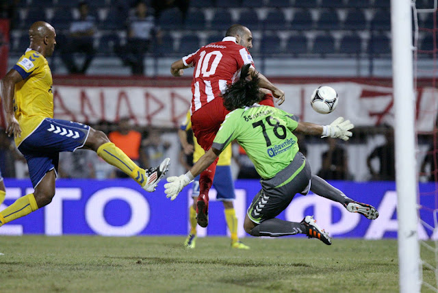 Ο Rafik Djebbour κάνει το 0-1 με εναέρια προβολή με το εξωτερικό του δεξιού ποδιού σε δυνατή και χαμηλή σέντρα του Χολέμπας.