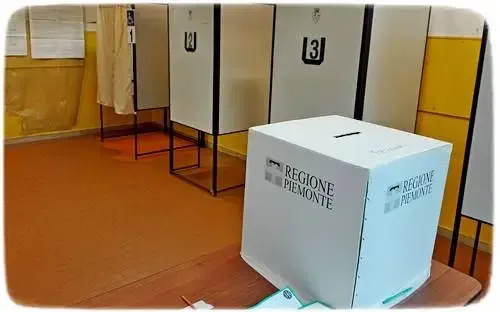 L'interno di una sezione elettorale