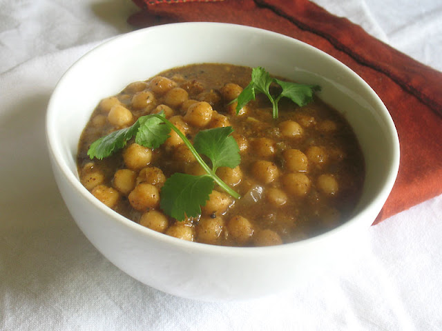 Chickpeas in a Spicy Aromatic Gravy