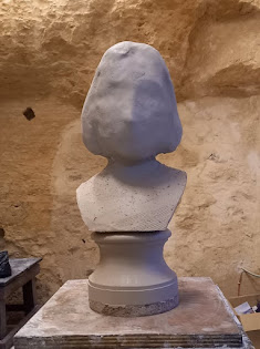 Etapes du modelage d'un buste en terre par Emmanuel Sellier, artiste sculpteur