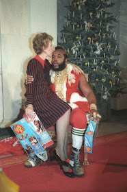 Mr.T y Nancy Reagan en la Casa Blanca durante las navidades de 1983