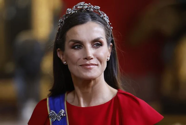 Queen Letizia wore a new red peplum maxi dress. Diamond tiara. Diamond earrings. Colombian First Lady Veronica Alcocer