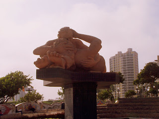 Escultura de Víctor Delfín, parque del amor