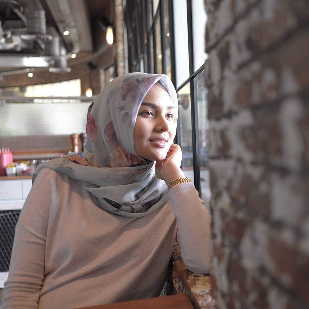 10 Hijab Fashion Blogger Indonesia Cakep Dan Sukses BiteBrands