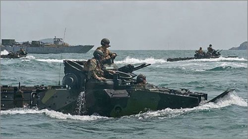 US troops engaged in joint US-Japan amphibious assault training