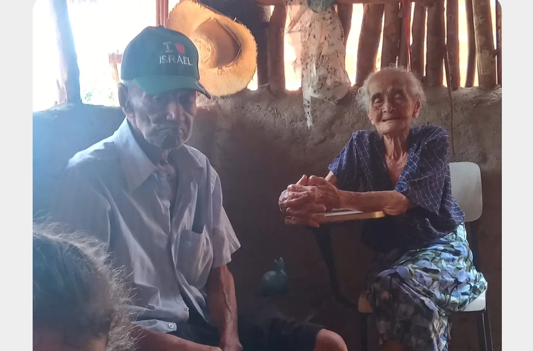 Pareja que estuvo casada por más de 80 años murió con cuatro horas de diferencia.