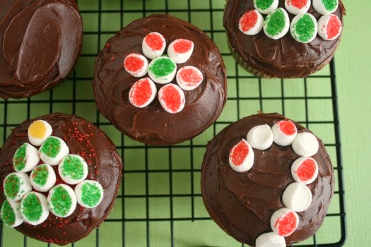 http://www.makeandtakes.com/festive-sugared-marshmallow-cupcakes